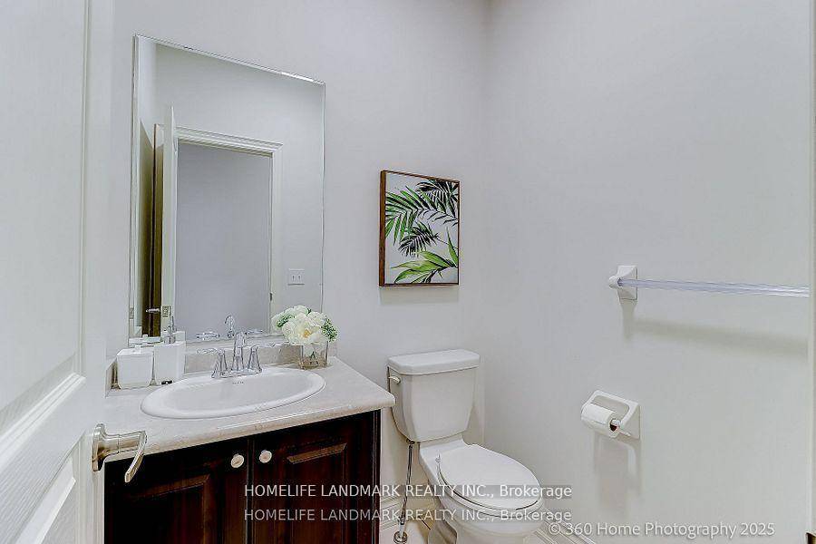 Stunning Greenpark Detached Home.