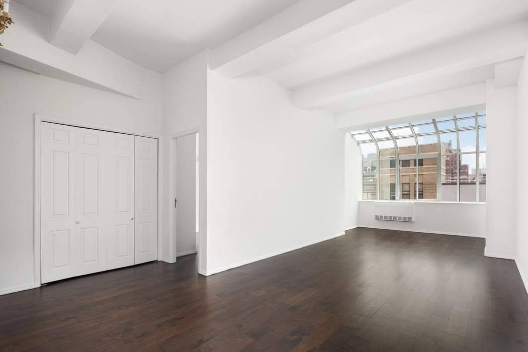 Welcome home to this one of a kind well proportioned one bedroom with separate home office or sitting area.