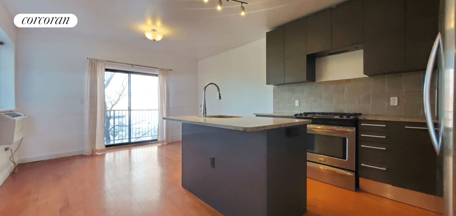 Amazingly Stunning 2 Bedroom amp ; 2 Full Bathroom With Private Balcony in the Heart of Riverdale !