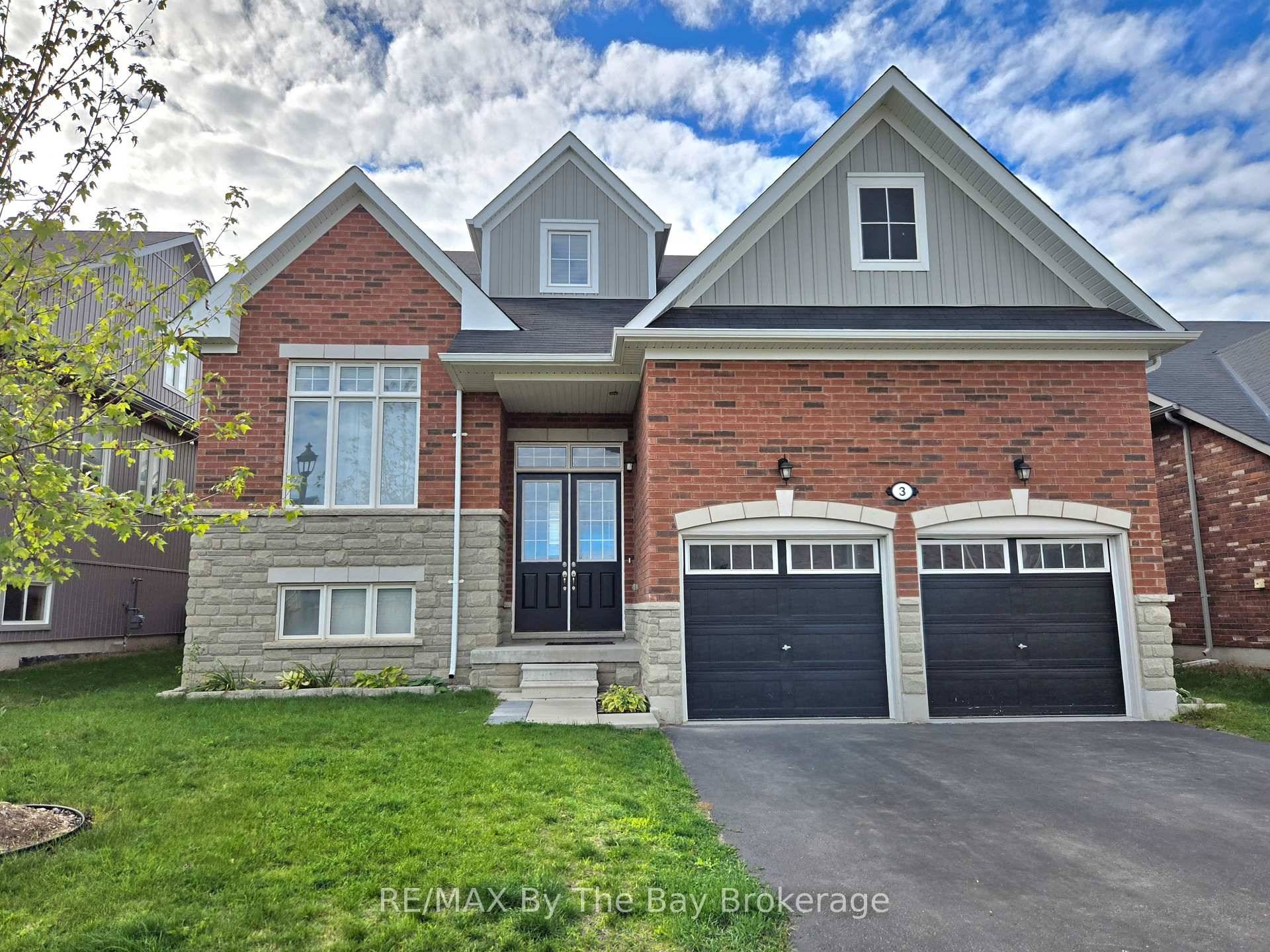 Up for Annual Lease is this open and spacious 4 Bedroom, 3 Bathroom Bungaloft, in the West end of Wasaga Beach.