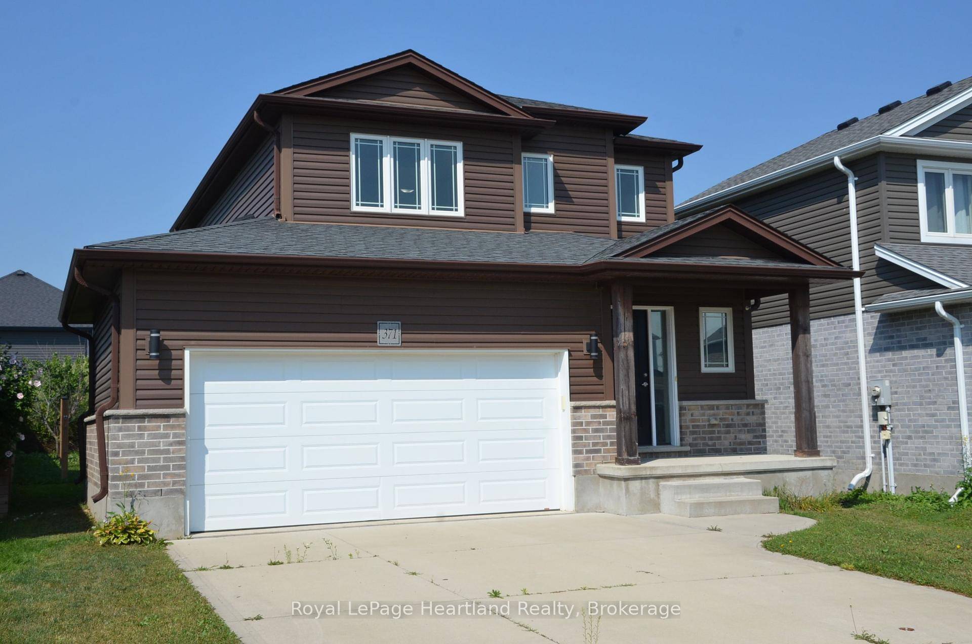 Beautiful 3 Bedroom, 3 Bath Home in Desirable Ridge Crossing, Lucan.