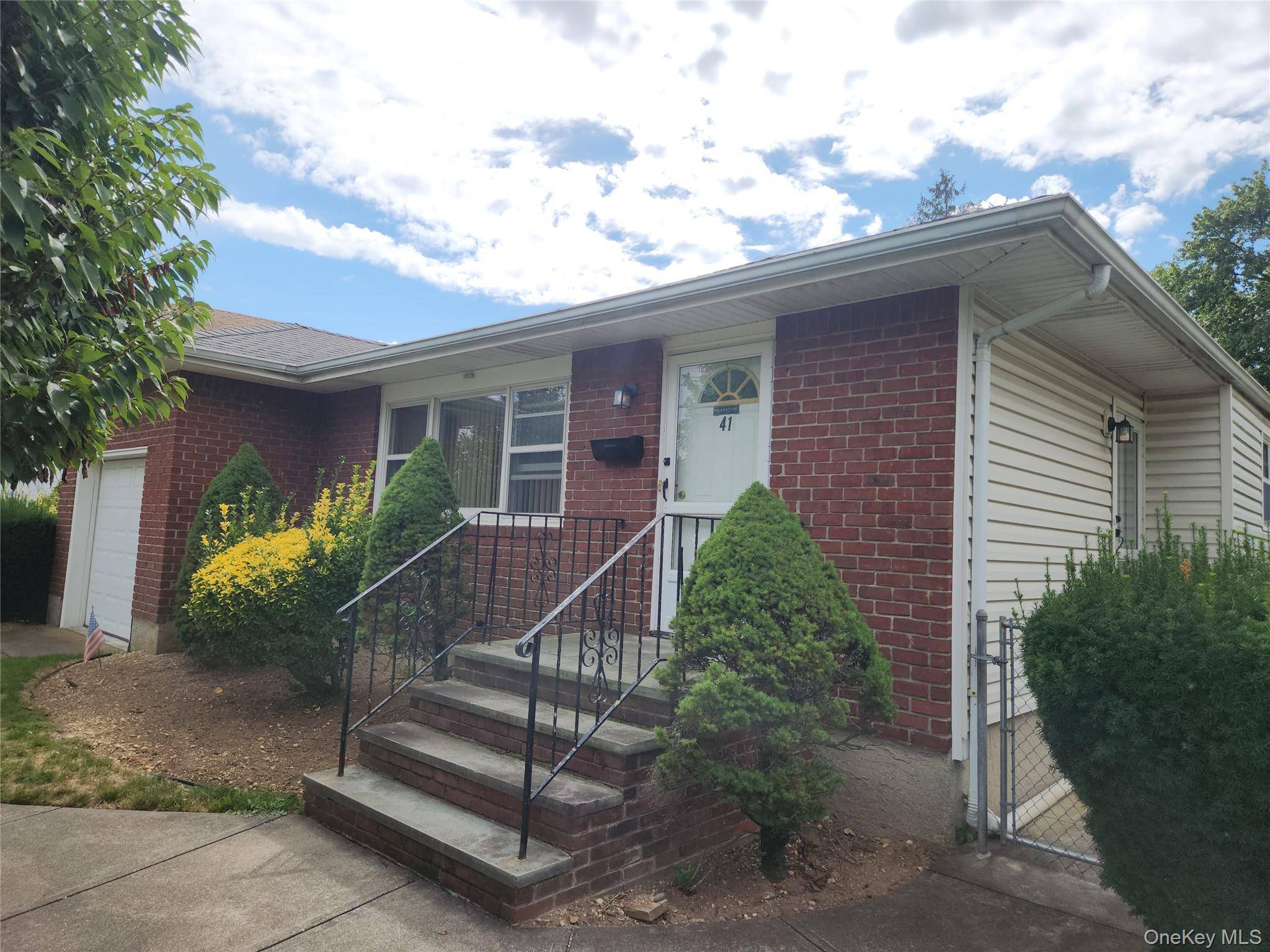 Charming 3 Bedroom Ranch in a Desirable Neighborhood !