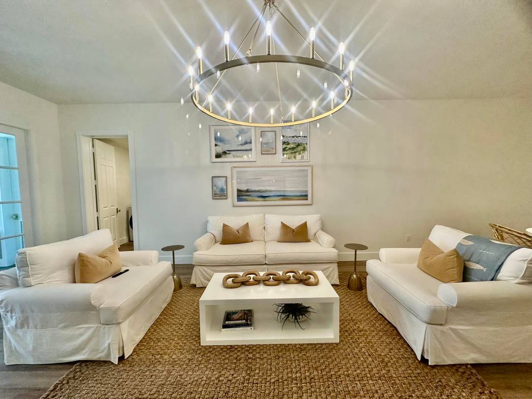 Escape to Paradise Impeccably Updated 1st Floor Condo for Seasonal Rental !