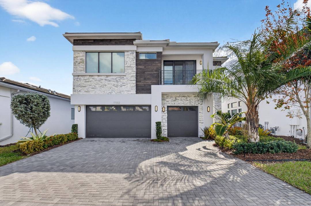 This exceptional Honolulu model offers 5 bedrooms plus a loft, 5 bathrooms, and a 3 car oversized garage, perfectly positioned on a lakefront lot with southern exposure and a custom ...