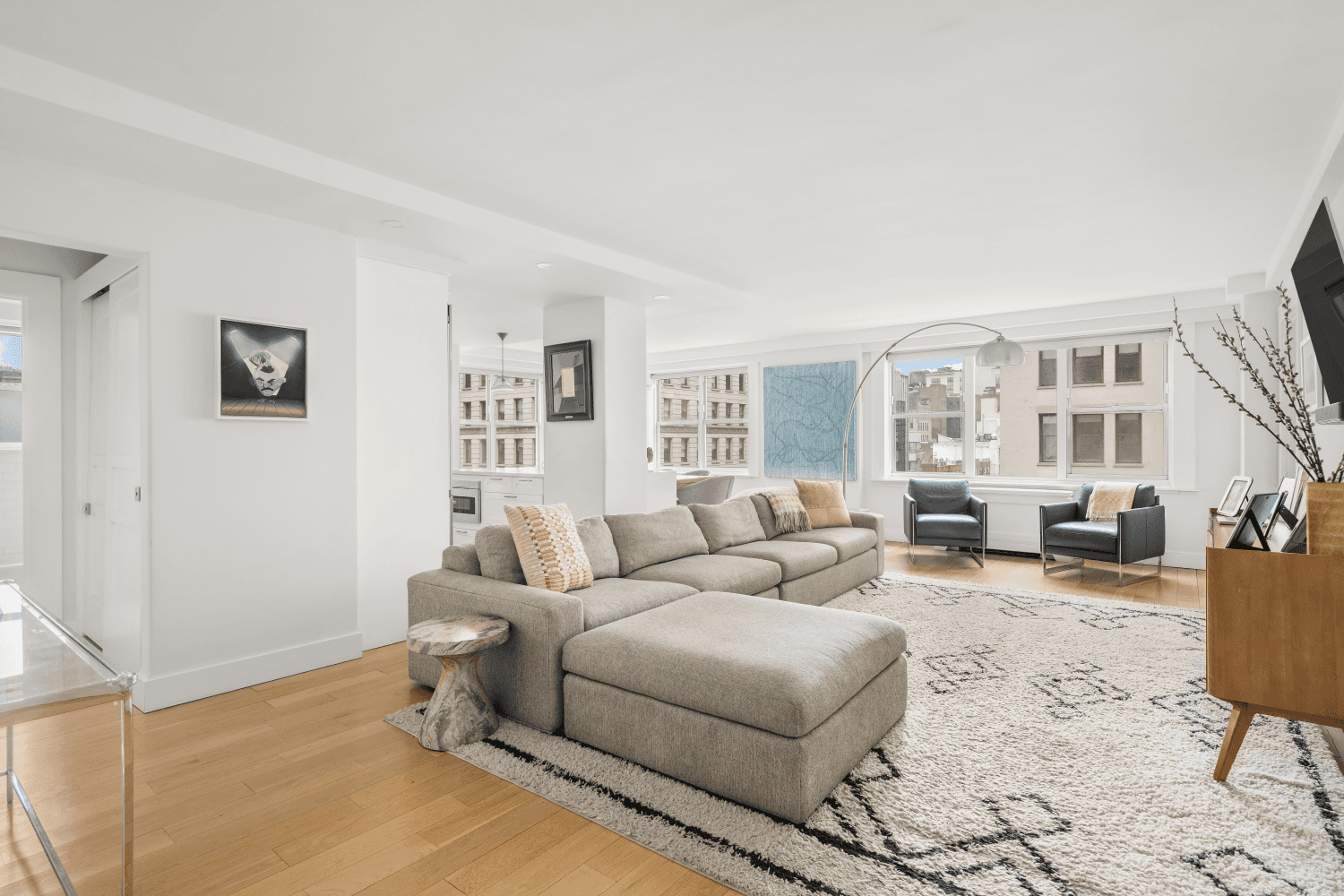 Ideally located on Fifth Avenue just one block from Union Square, this rare corner 3 bedroom, 3 bathroom residence at the coveted Wedgwood House is brand new, having just undergone ...