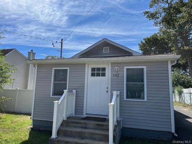 Spacious 3 bedroom, 1 bath home available for rent.