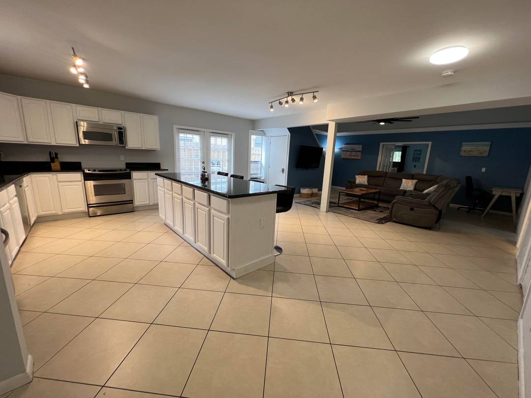 Furnished 3 2 in east delray.