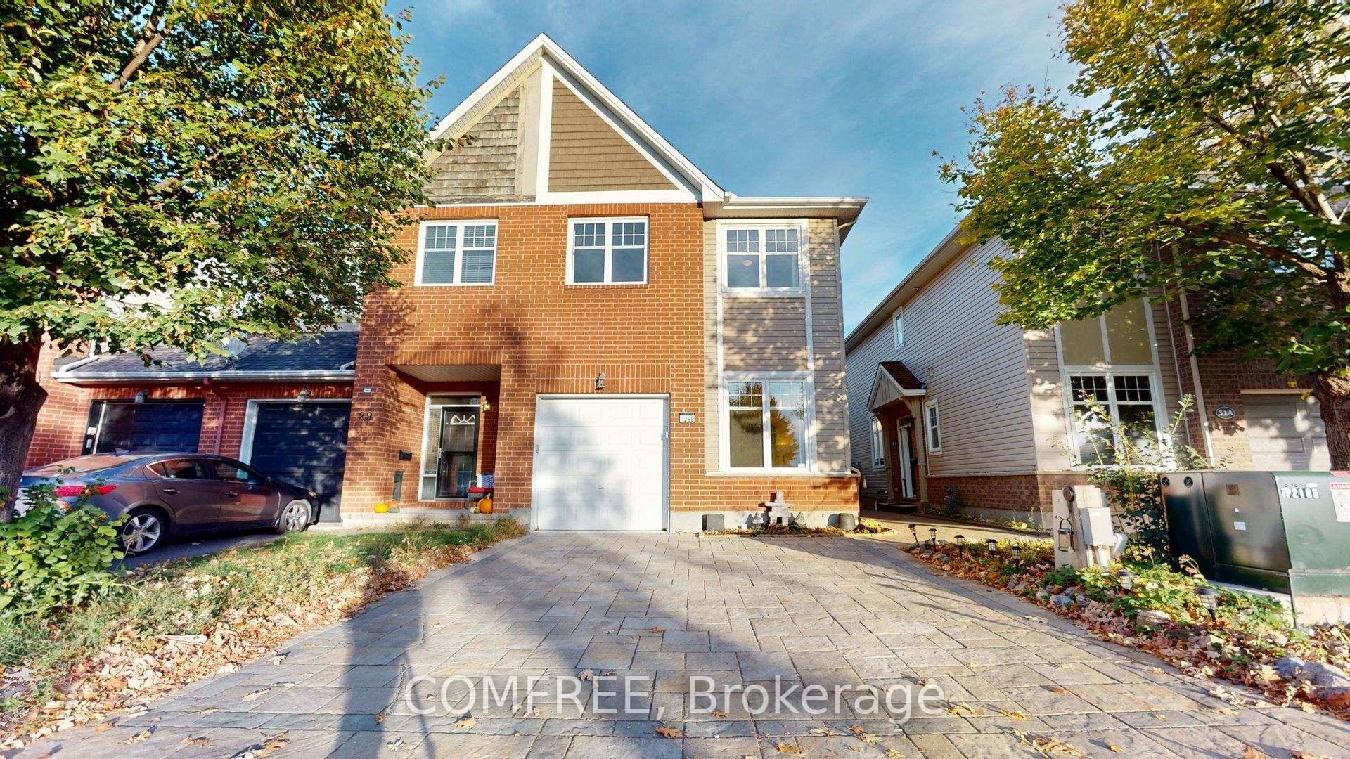 Townhome in Barrhaven, 3 bedroom 2.