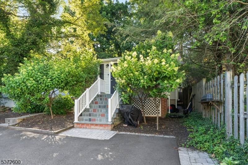 Adorable Ranch Style Home in Desirable Morristown Perfect for Downsizers, First Time Buyers Investors !