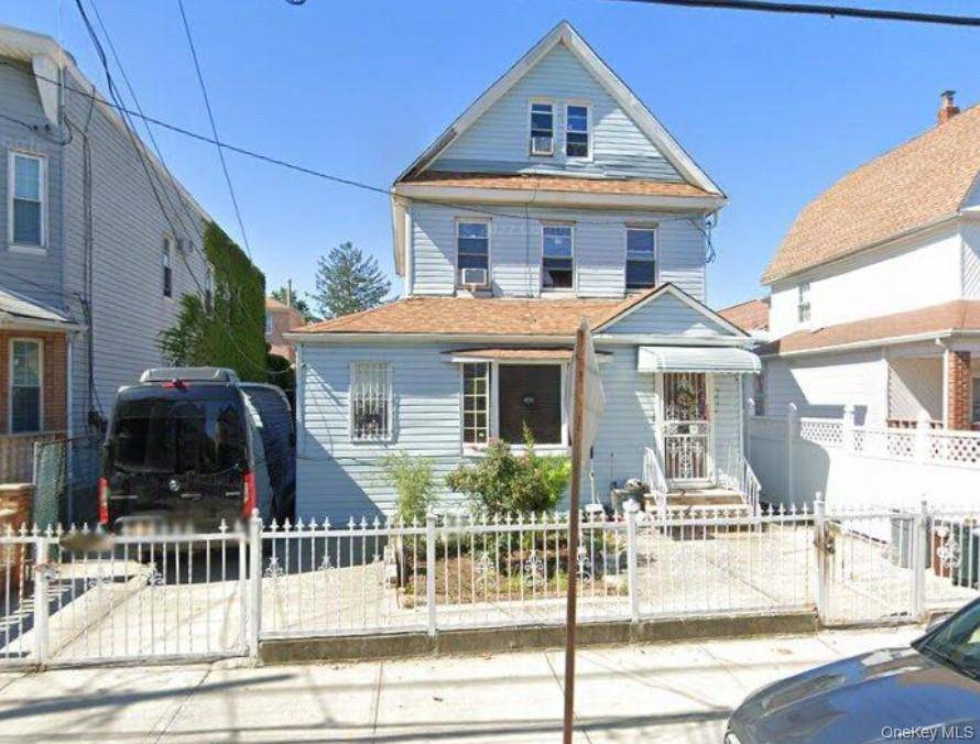 Excellent condition 2 Family detached house with finished attic in the heart of South Richmond hill.