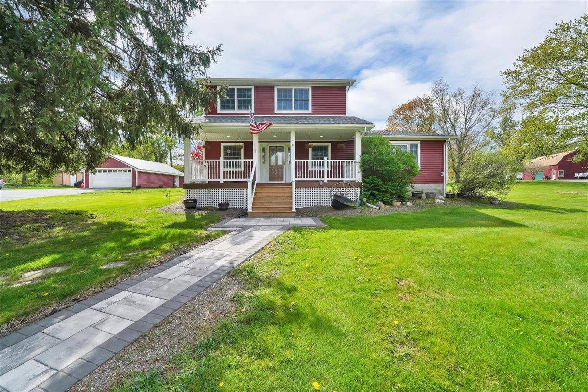 Whole house for rent on a beautiful property with a pool !
