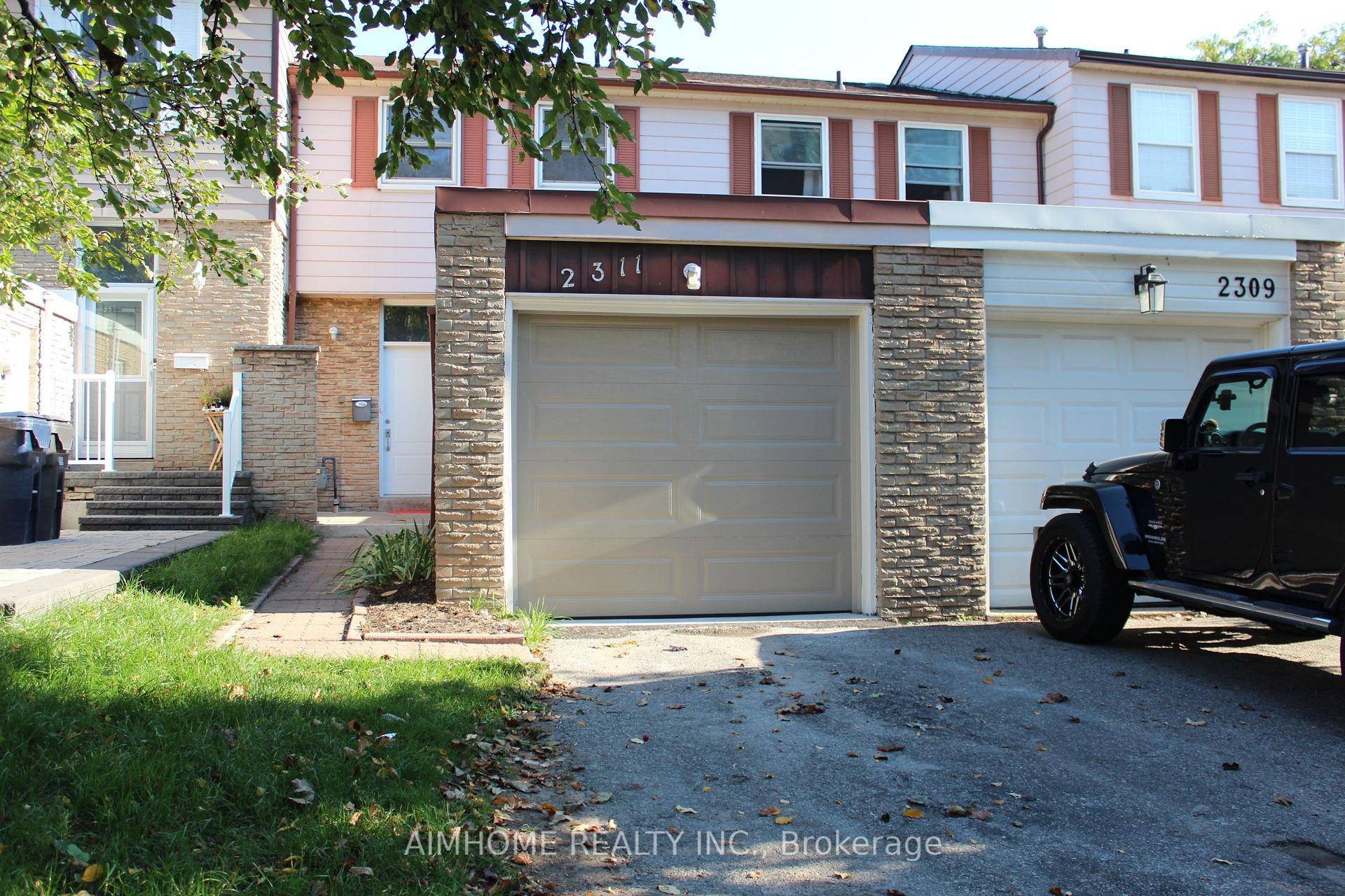 Location ! Location ! Rarely Offered Freehold Bright amp ; Spacious 3 Bedroom Townhouse In High Demand L'Amoreaux Area.