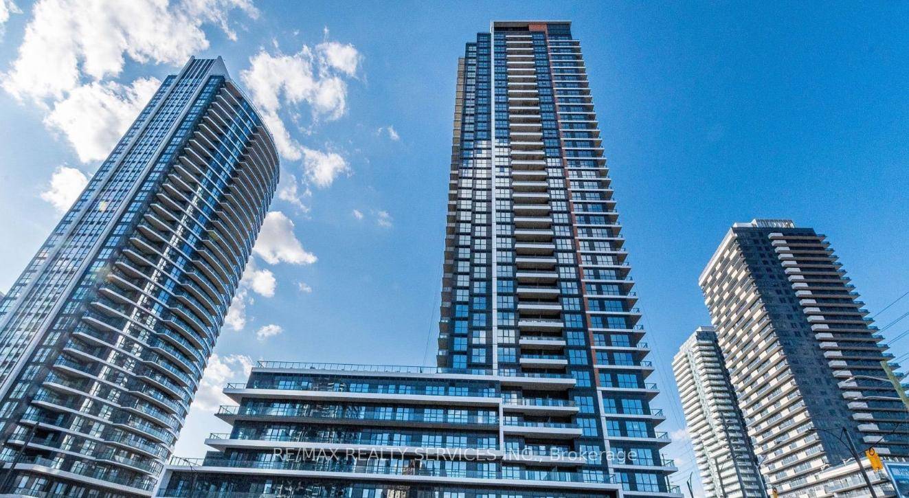 Welcome to this stunning brand new 2 bedroom den, 2 bathroom corner suite in the heart of Mississauga !