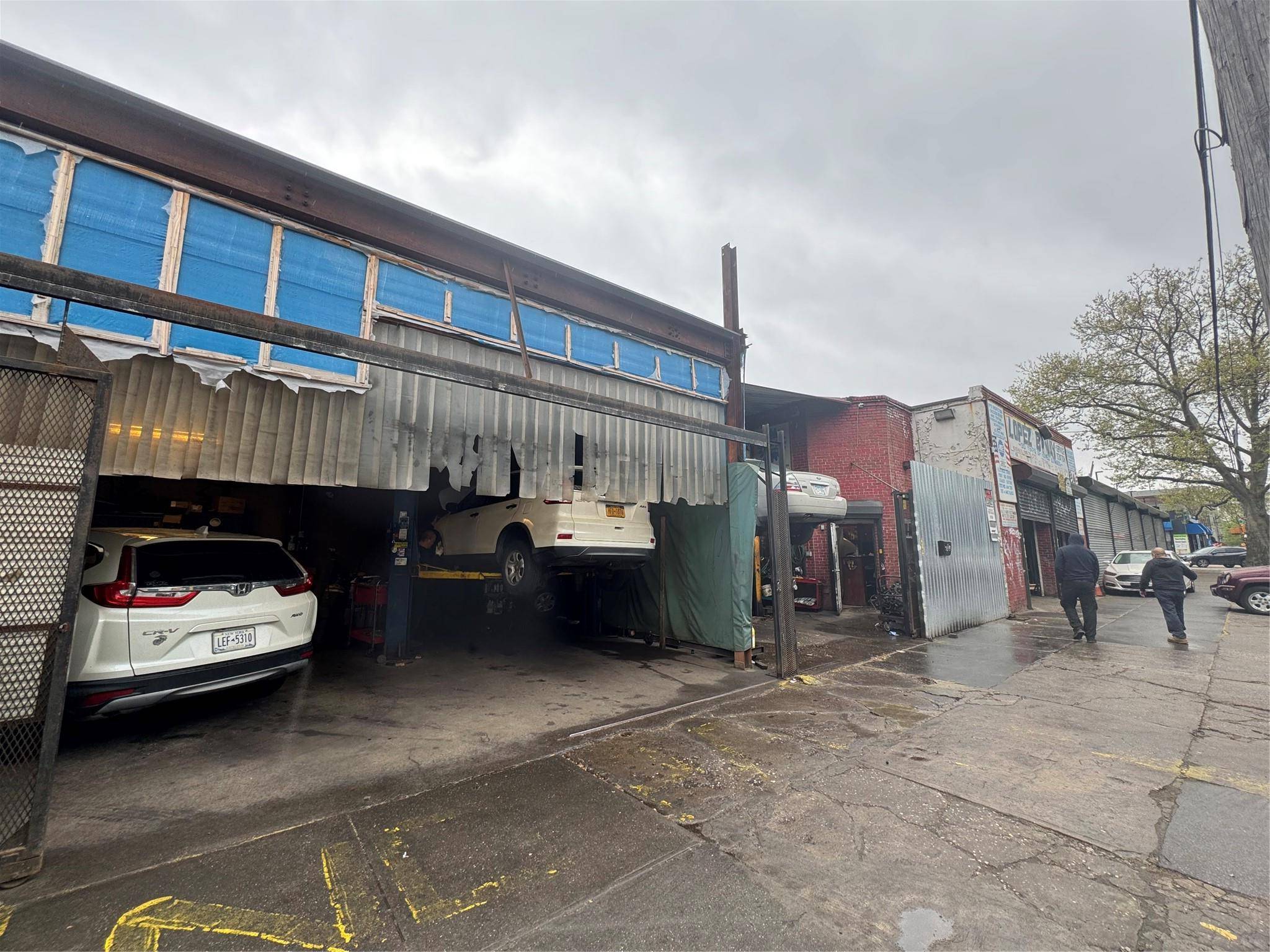 Don't miss this opportunity to own a thriving auto repair shop in a busy commercial corridor just steps away from the Brooklyn Queens Expressway BQE.
