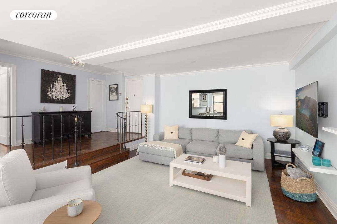 Excellent condition, and perfectly located in the heart of the upper eastside, this beautifully renovated property features the best of everything.