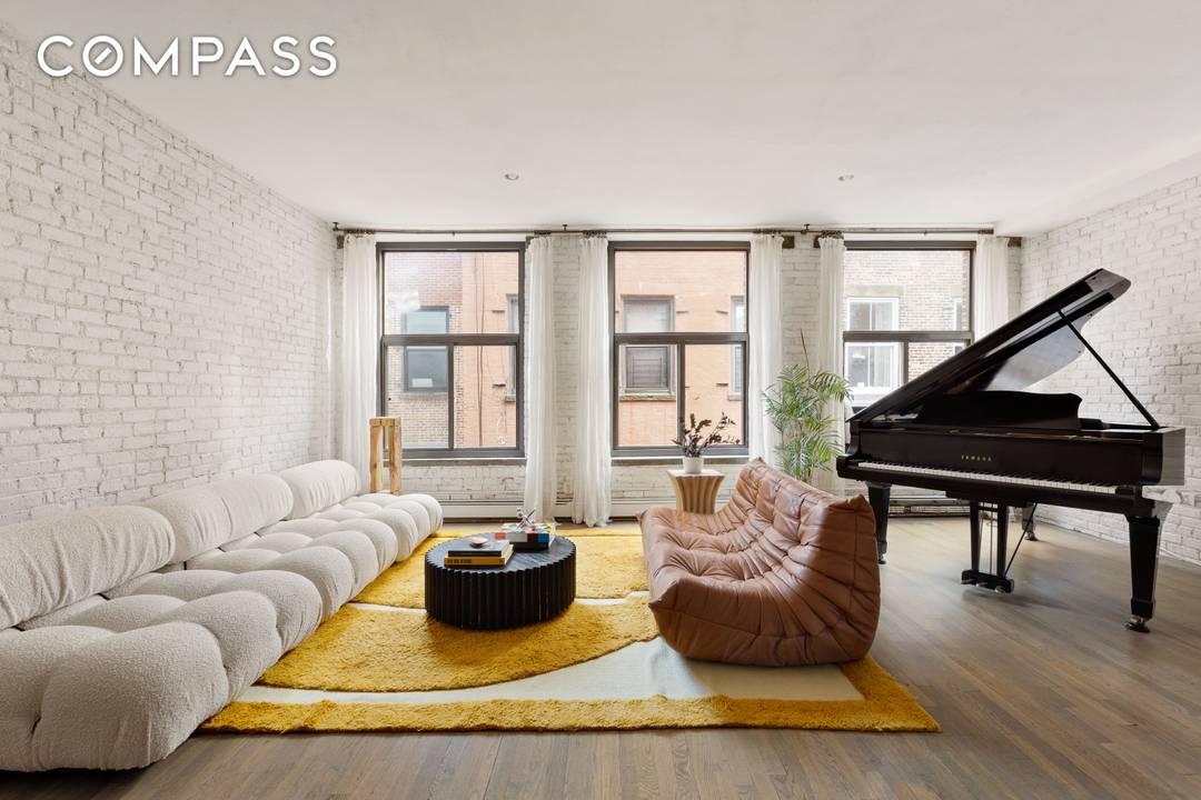 Full Floor Loft in the Heart of Tribeca Residence 5 at 11 Harrison Street is a sprawling, floor through, 1, 950 SF 2 bedroom epitomizing the essence of Tribeca loft ...
