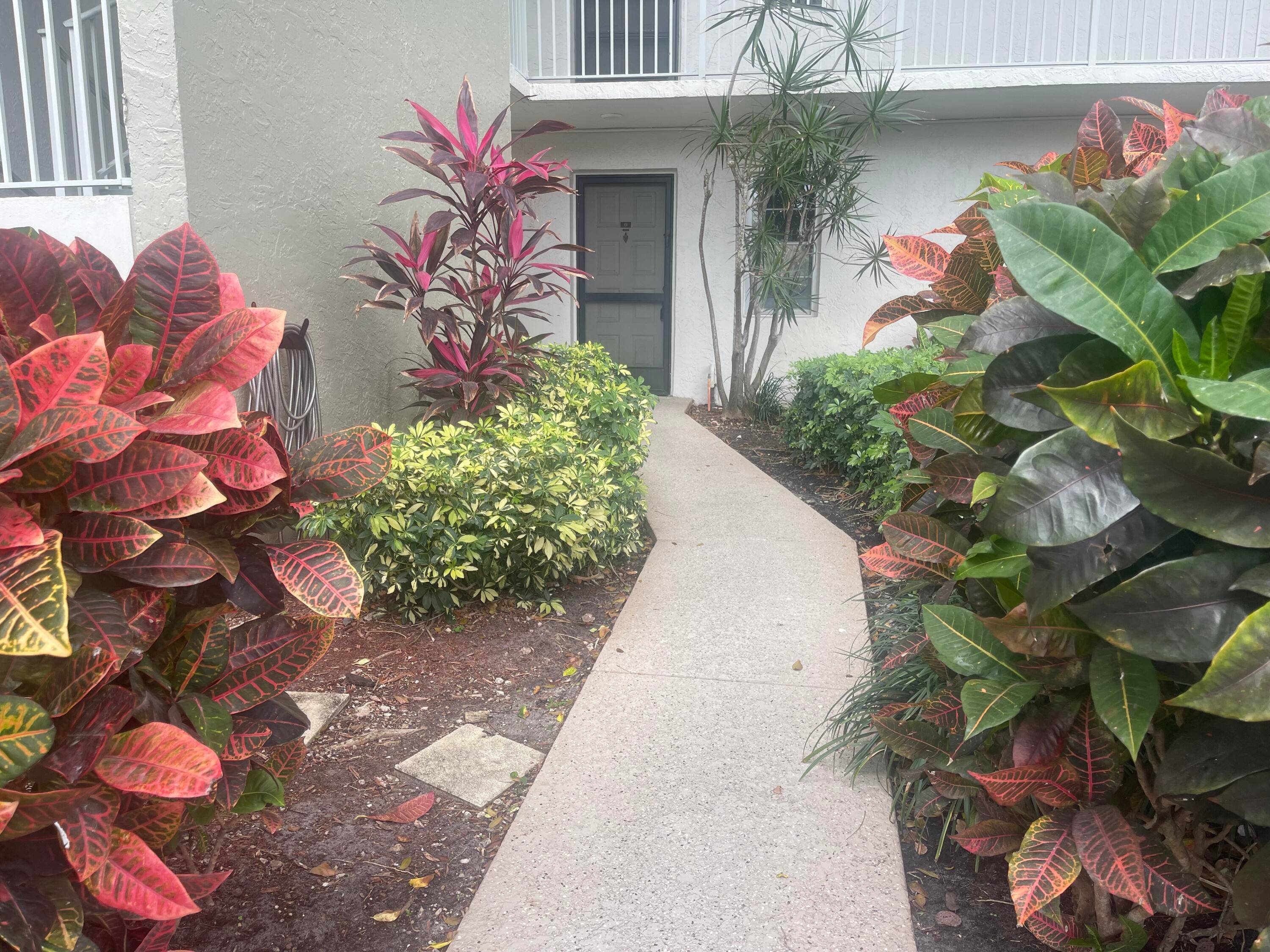 This beautiful first floor corner unit is located in the new Pomp area.