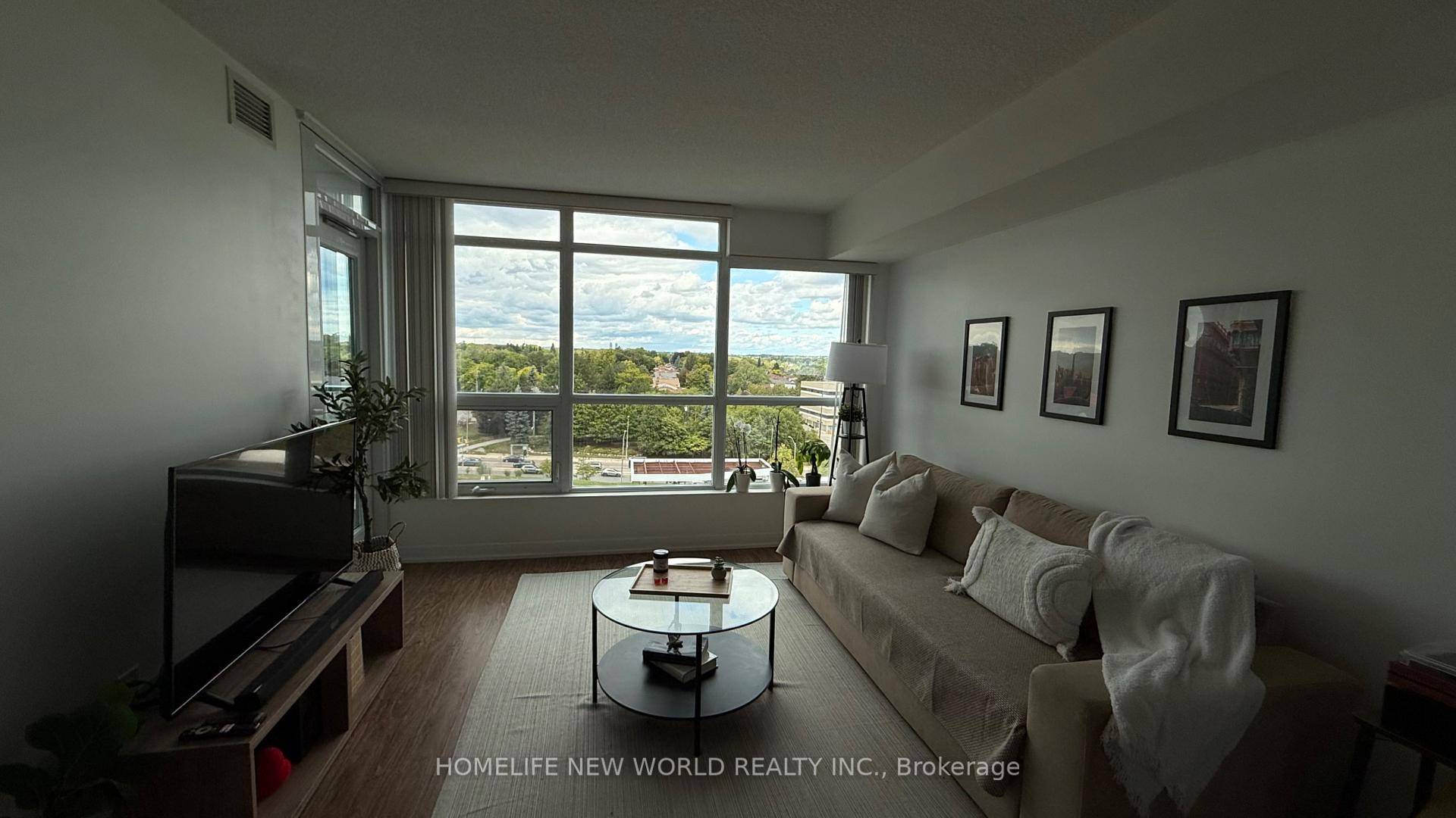 Spacious Luxury Unit Near Leslie Subway.