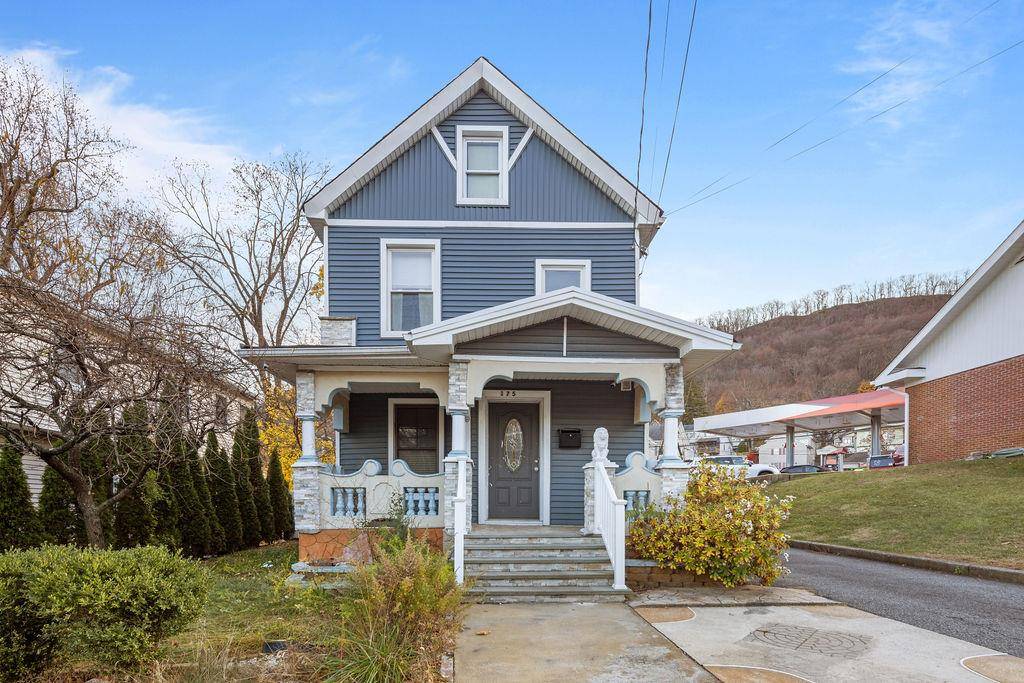Welcome to 175 Gurnee in the Desirable Haverstraw Neighborhood !