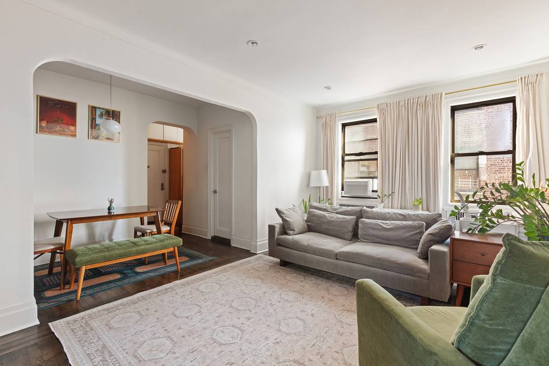 Unique, pre war, high floor apartment with modern finishes.