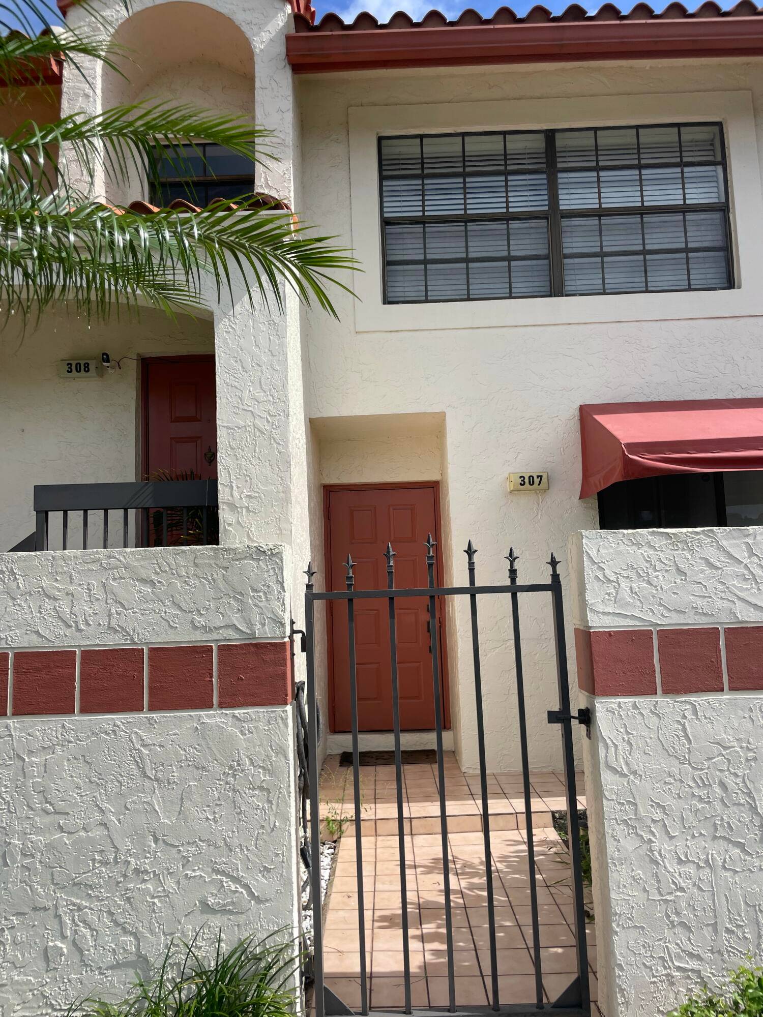 Beautiful 3 2 with a gorgeous expansive lake view.