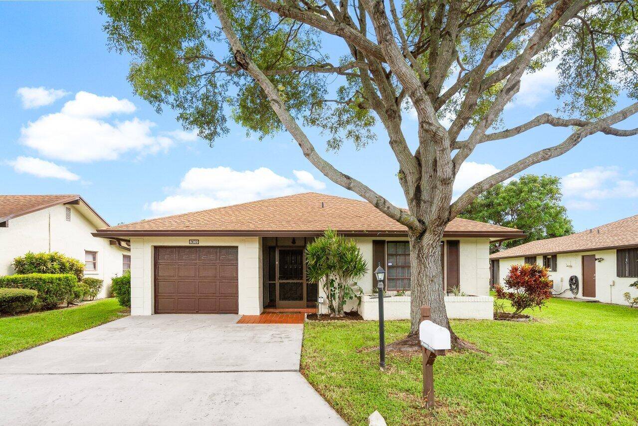 Peaceful, bright spacious 2 bed, 2 bath, den home in the desirable Buttonwood 55 community.