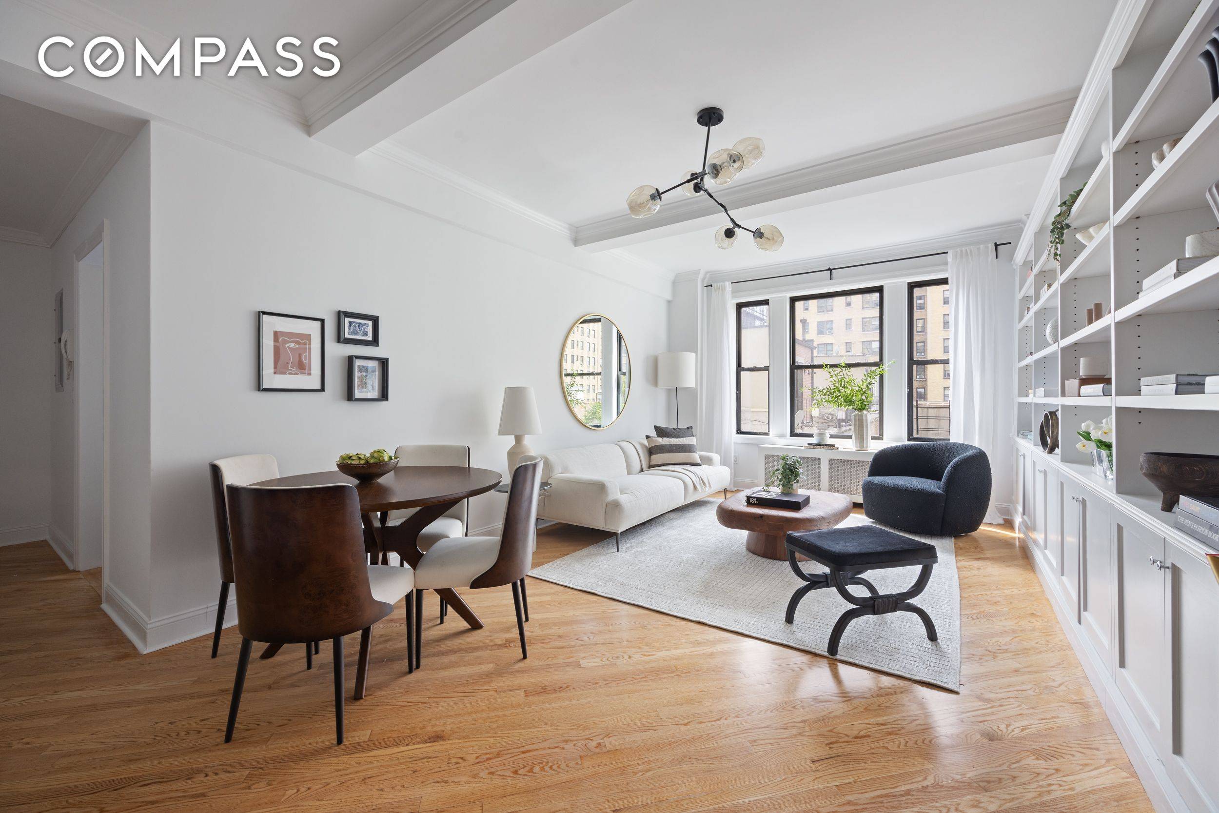 825 West End Avenue, Residence 7G is a bright, 2 bedroom, 2 bathroom pre war Emery Roth designed condominium spanning 1236 sqft.
