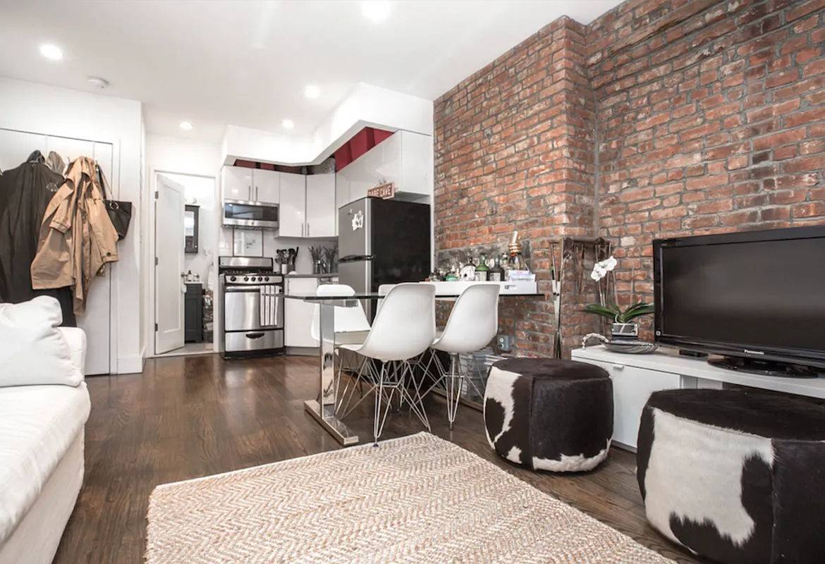 Beautifully renovated 1BR in the heart of the LES Ludlow Street between Houston and Stanton !