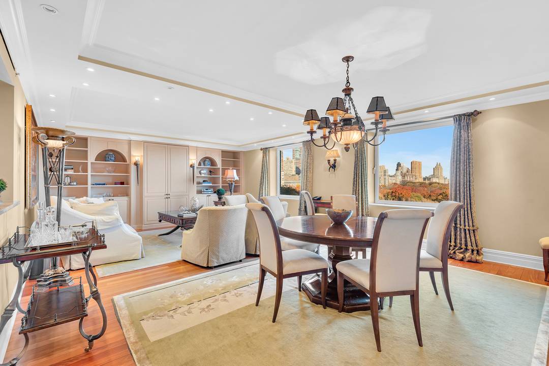 Make this stunning combination 2 bedroom, 3 bathroom apartment your home.