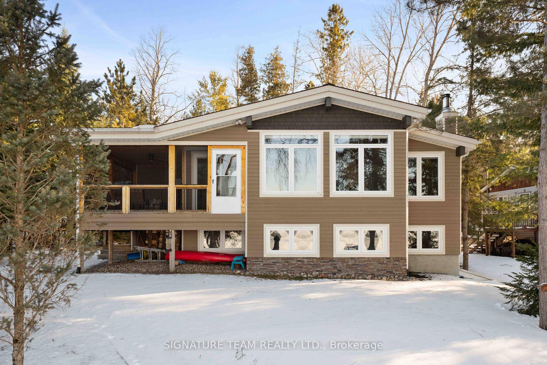 Welcome to your lakefront dream !