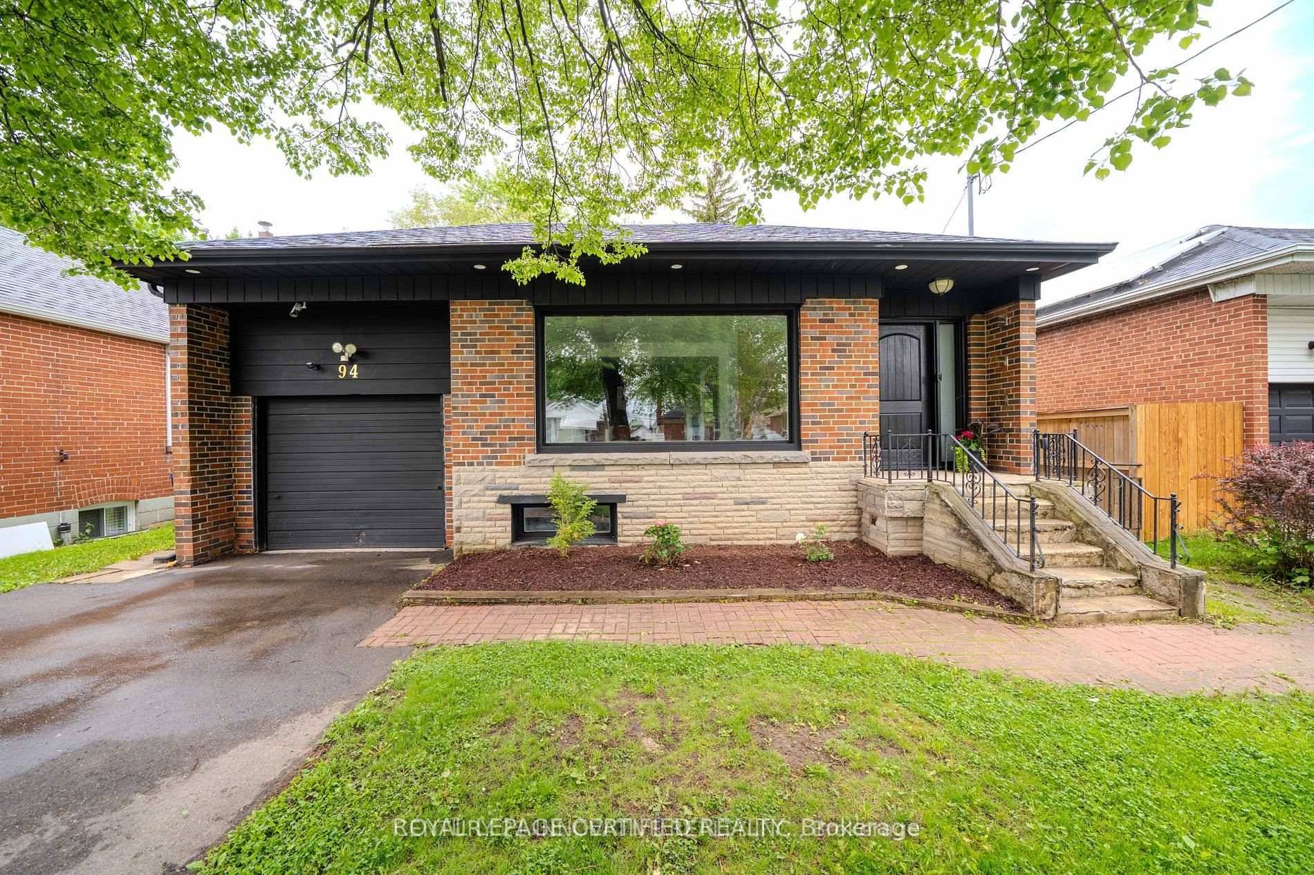 Spacious 3 Bedroom Detached Home with 1.