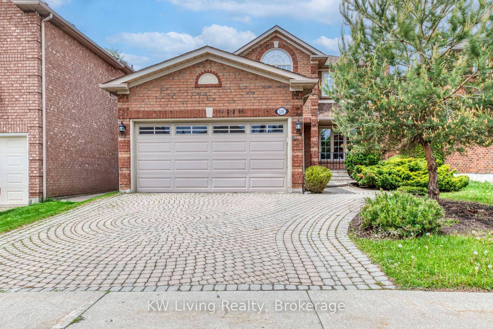 Immaculate 4 Bedroom Detached Home in the Prestigious East Credit Community of Mississauga !