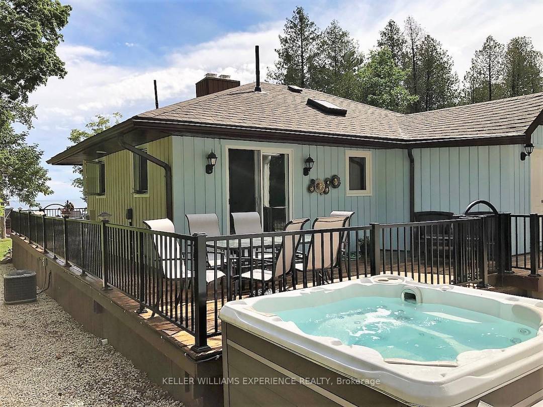 SKI SEASON RENTAL Charming seasonal retreat perfectly situated minutes from Meaford's shops, trails, and the world class ski clubs of Georgian Bay.