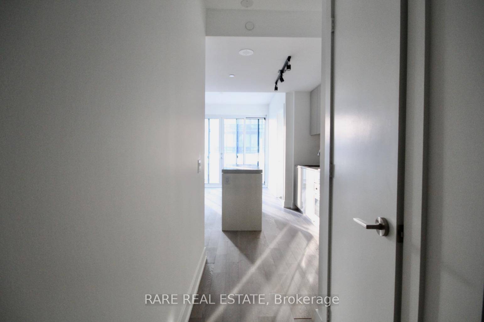 YC Condos Split Two Bedrooms Unit With Two Baths 9 Ft Ceiling Bright amp ; Spacious Engineer Wood Flooring Thru Out Steps To Subway, U Of T, Ryerson, Shopping Close ...