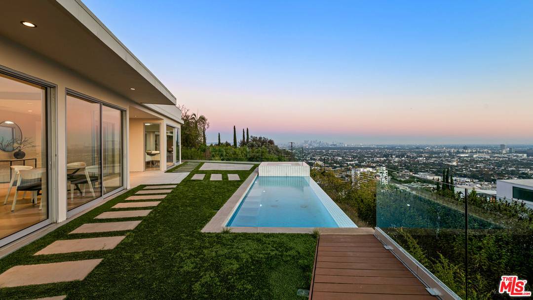 8515   Hedges Way 3BR Sunset Strip La