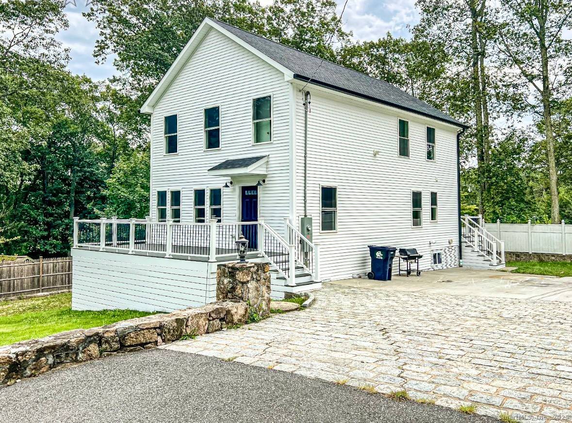 89 Walnut Trail, Danbury CT 06811 549, 000 Welcome Home !