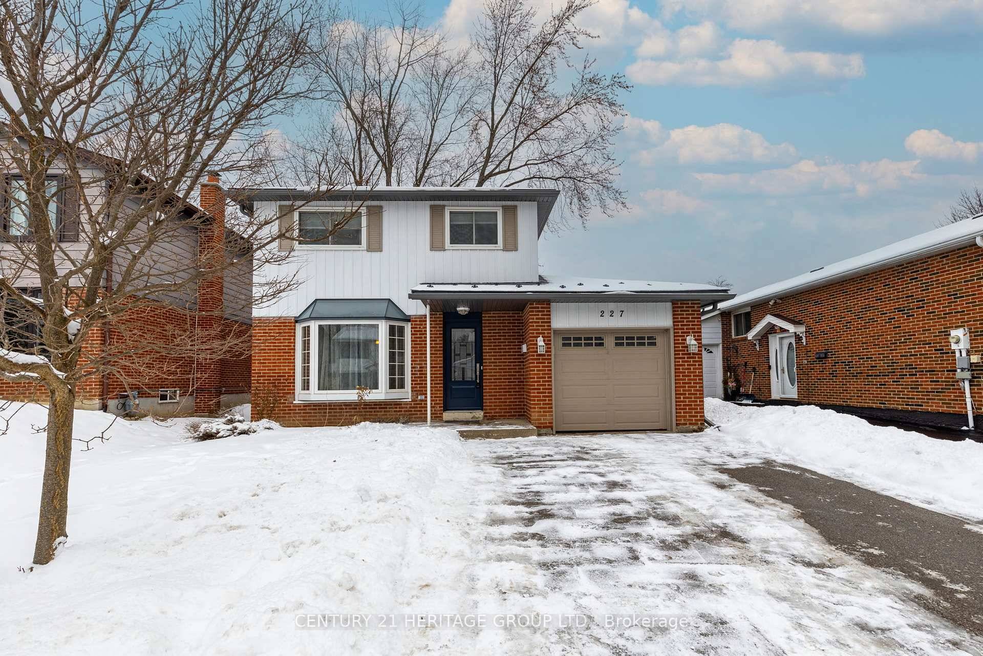 Amazing cozy Home Located On A Desirable Quiet Family Friendly Street !