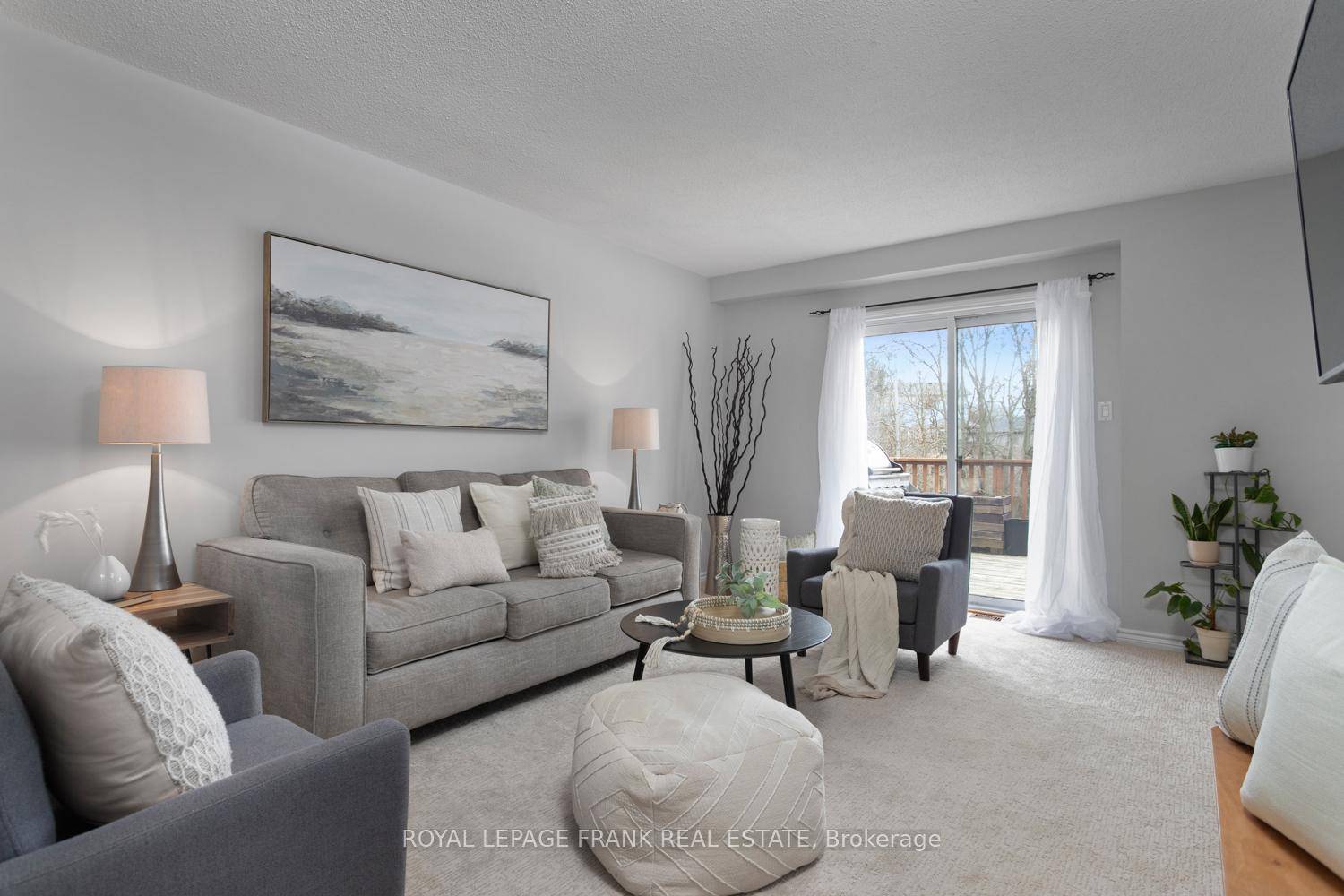Welcome to this charming home that has been nicely maintained and nestled in a wonderful family friendly Courtice location.