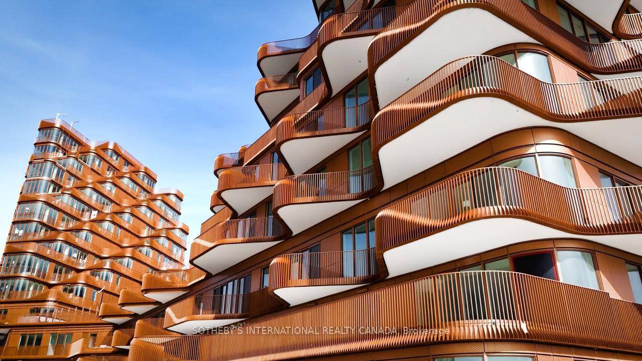 Welcome to the epitome of luxury waterfront living at Aqualuna, a stunning building developed by the renowned TRIDEL.