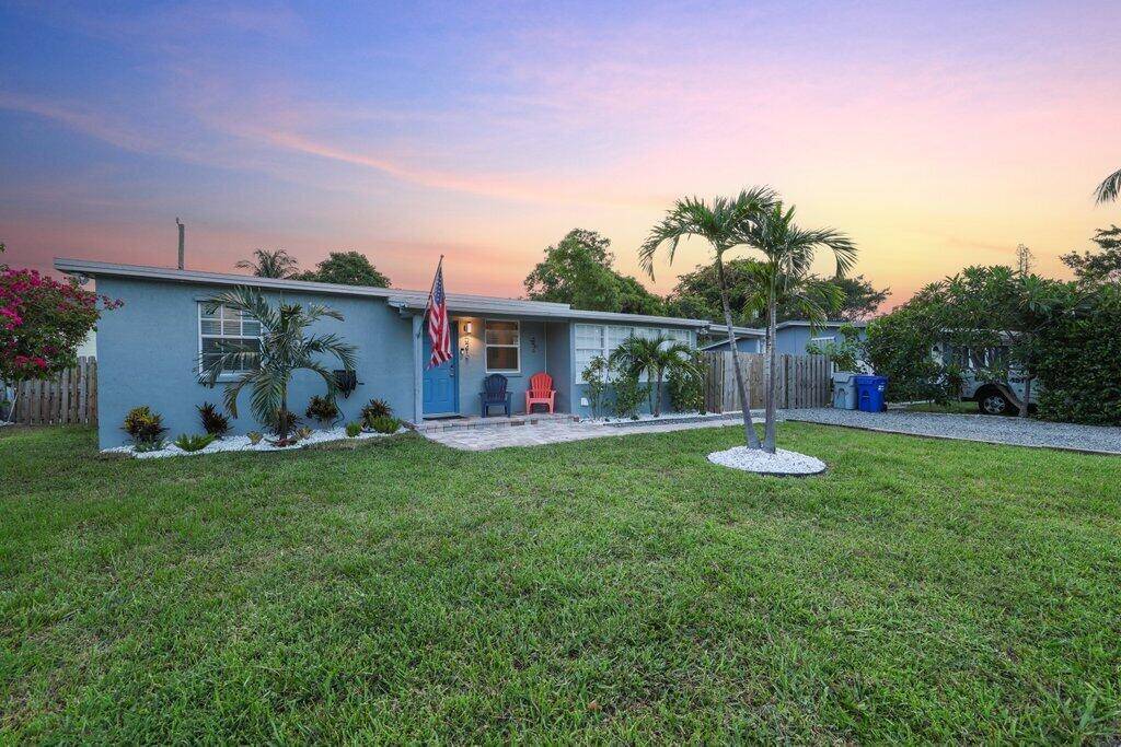 Updated and fully furnished 3bd 2ba in Pompano Beach Highlands just minutes to the beach, shops, and dining !