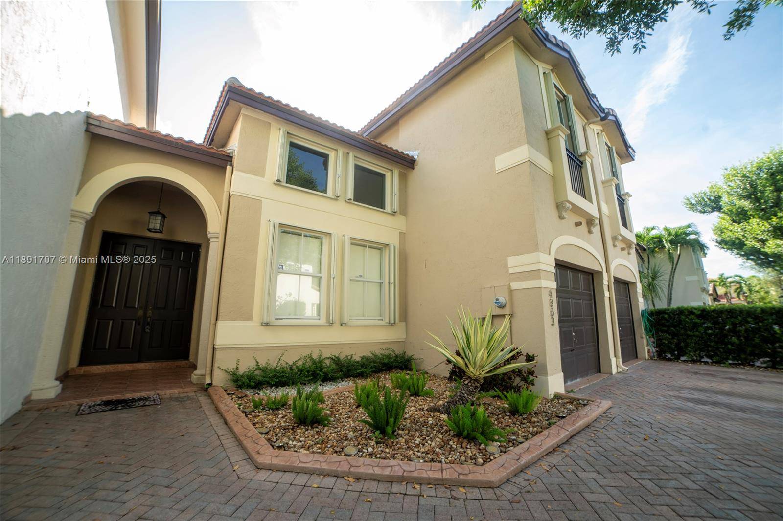 Welcome home ! This spacious 4BR 3BA residence sits in a quiet, beautifully maintained community.