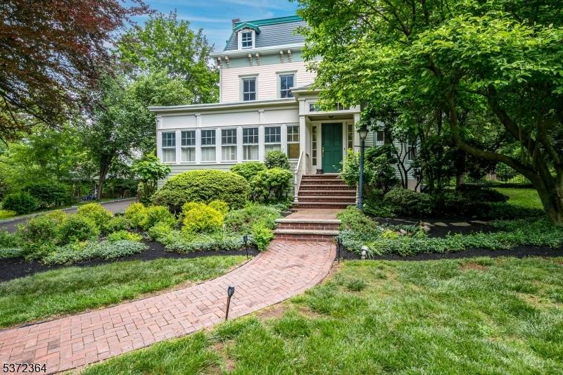 Charming 5 bedroom home in the heart of Metuchen.