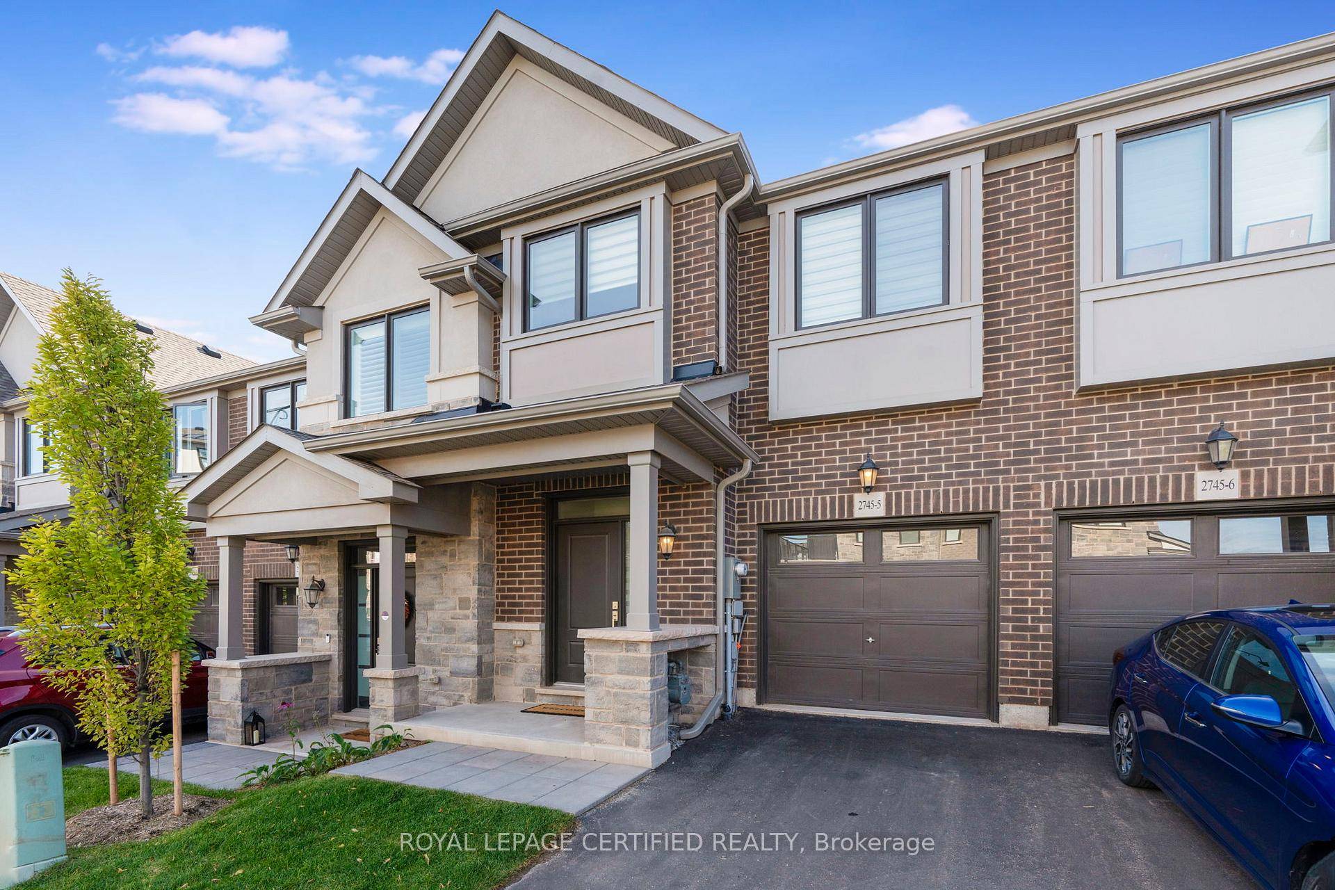 Welcome to this brand new townhome nestled in the heart of West Oak Trails, one of Oakvilles most beautiful and established neighbourhoods.