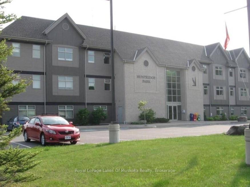 Step into the perfect space for your yoga or wellness business with this 596 sq.