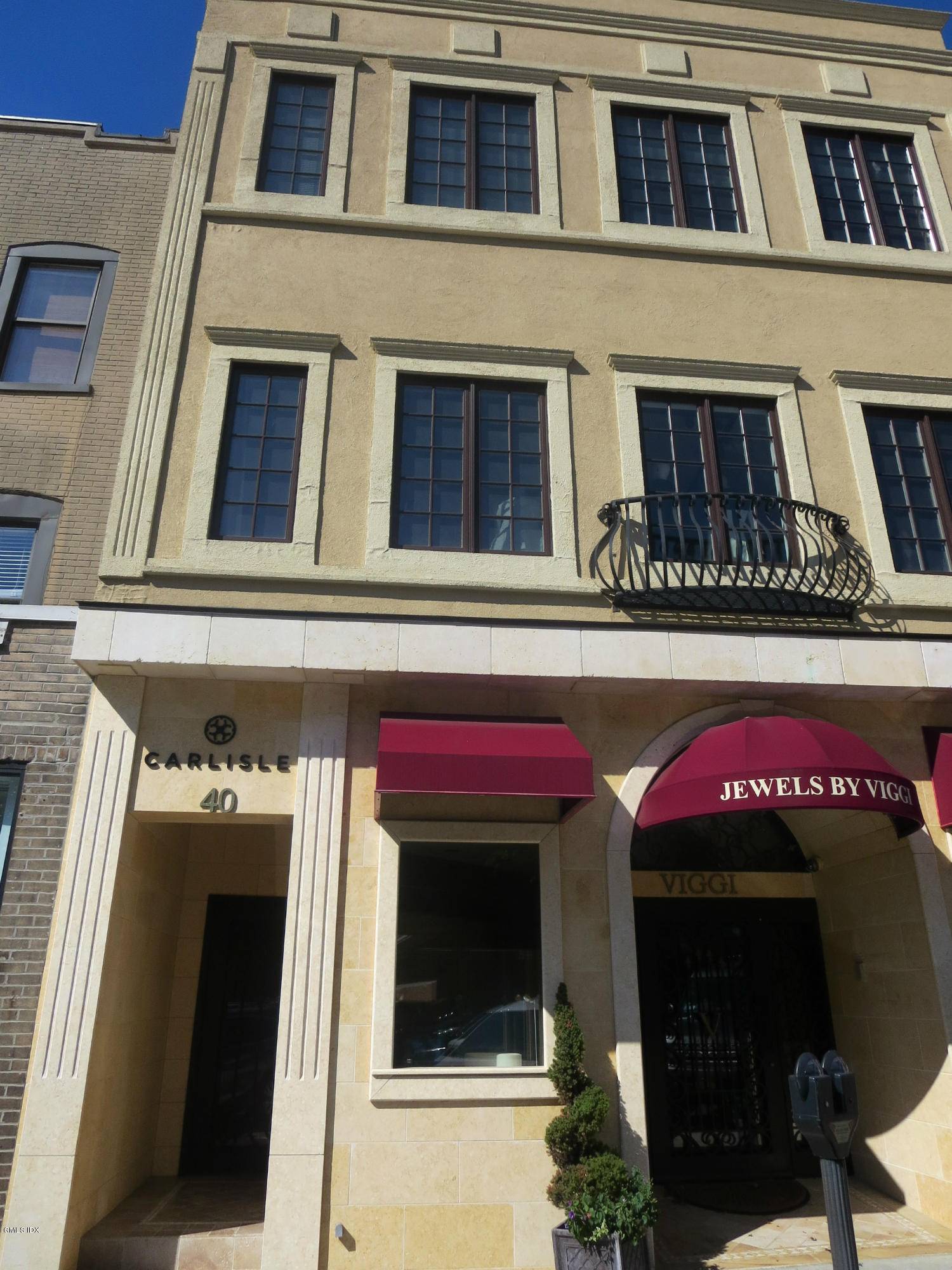 NYC CHIC COMES TO GREENWICH !