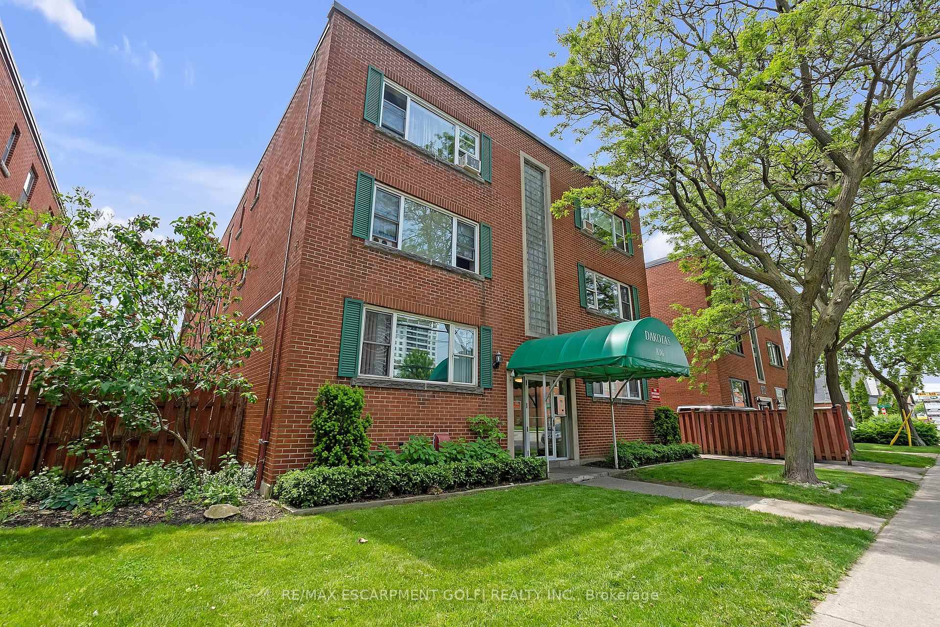 RARE FIND ! ! AFFORDABLE BEAUTIFULLY UPGRADED CONDO IN PRIME HAMILTON MOUNTAIN NEIGHBORHOOD STEPS TO JURAVINSKI HOSPITAL !