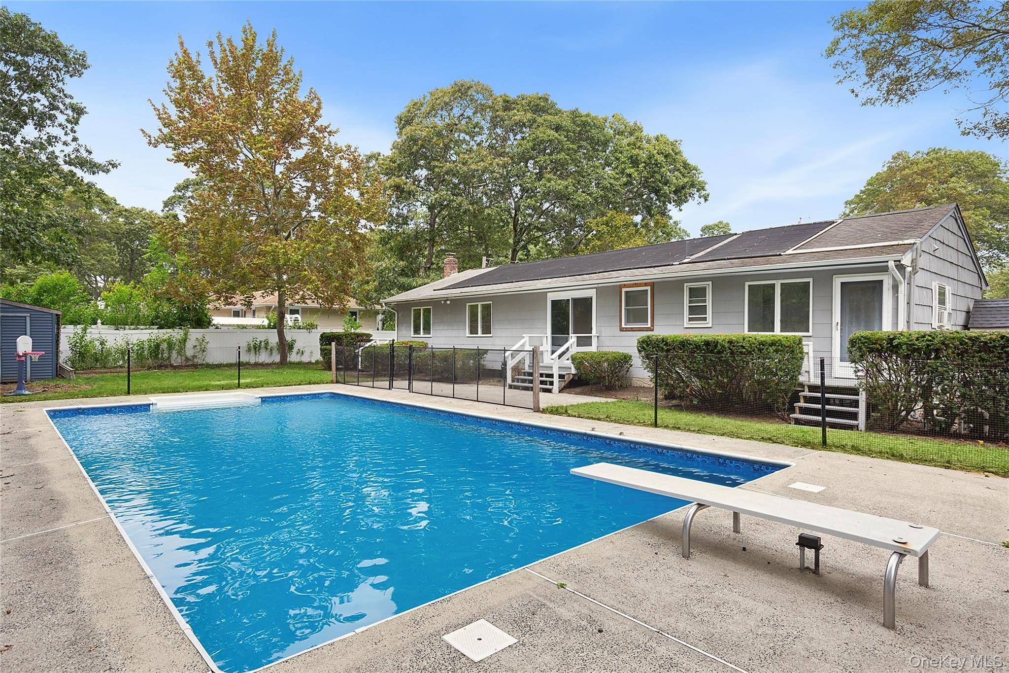 Welcome to this charming residence nestled in the heart of Aquebogue !
