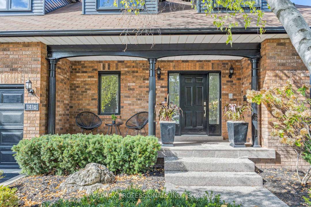 Fairway Hills is Glen Abbey's signature private enclave, a semi gated community of executive homes set among over 8 acres of manicured grounds, adjacent to the Jack Nicklaus designed Glen ...