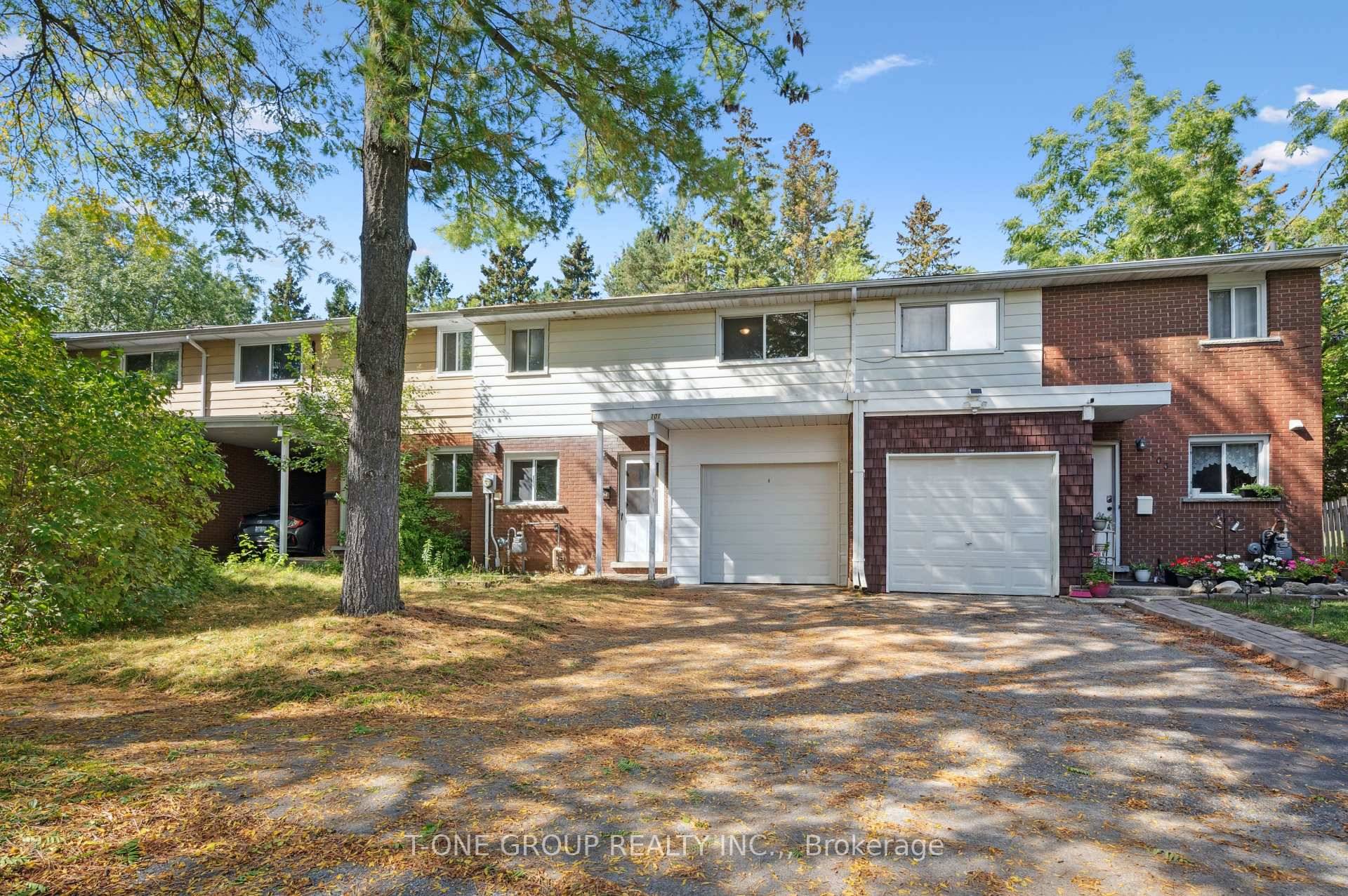Centrally located in Waterloos mature, family friendly Beechwood community, this freehold townhouse features a practical layout with 3 1 bedrooms and 2 full bathrooms, including a finished basement.