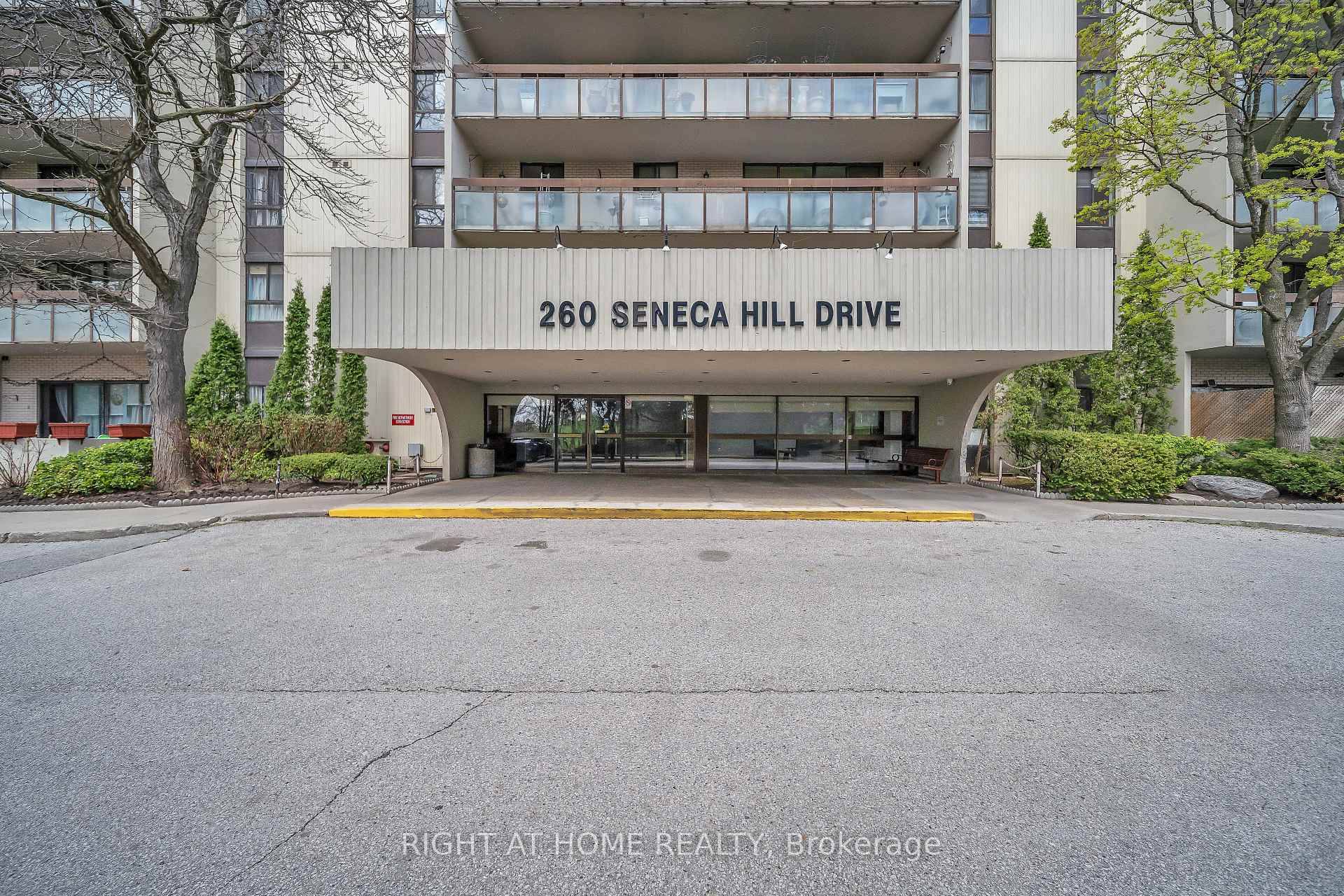 Exceptional Opportunity in a Prime Family Friendly Neighbourhood !